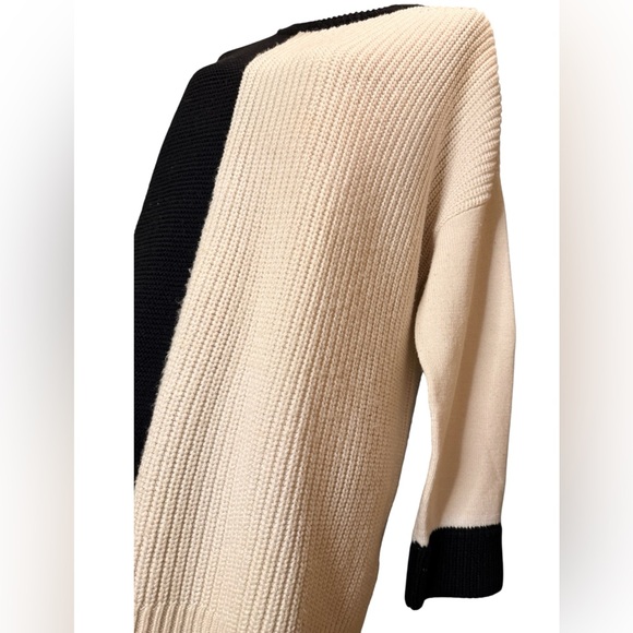 Alice + Olivia Black & Cream Colorblock Oversized Sweater | Size L - Picture 5 of 9